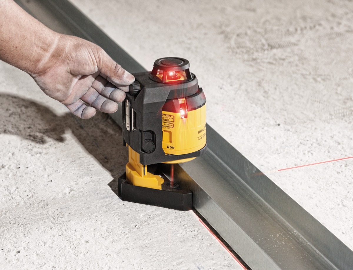 STABILA Kreuzlinienlaser LAX 400, selbstnivellierend, 360°-Horizontal-Linie, 2 Vertikal-Linien, Lotfunktion, Reichweite (sichtbare Linie): 20 m, Laser-Teleskopstütze, Tragekoffer