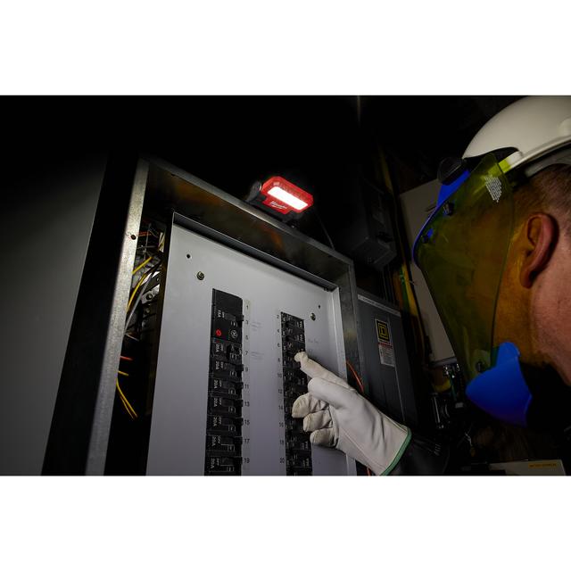 Milwaukee L4FFL-301 USB-Akku-Handleuchte