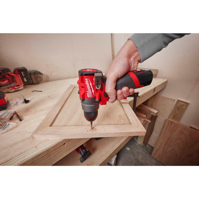 Milwaukee M12FDD2-202X M12 FUEL Akku-Kompakt-Bohrschrauber