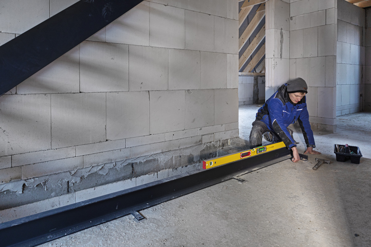 STABILA Digitale Wasserwaage TECH 196M DL, 61 cm, wasser- und staubdicht nach IP 67, 2 Digital-Displays, kalibrationsfrei, Anzeige-Modi: °, %, mm/m, in/ft, Magnetsystem, Tasche