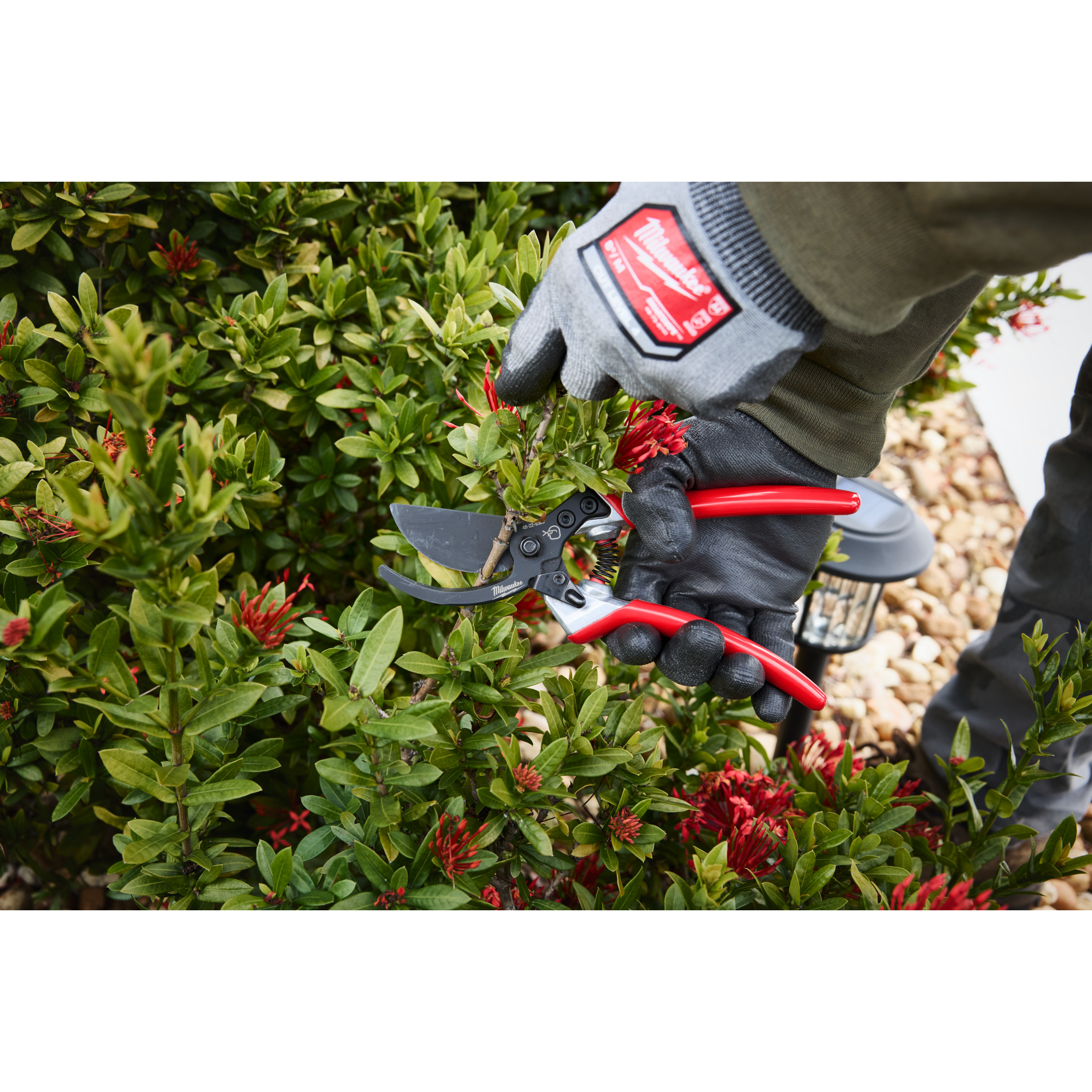 Milwaukee Bypass Gartenschere 25 mm