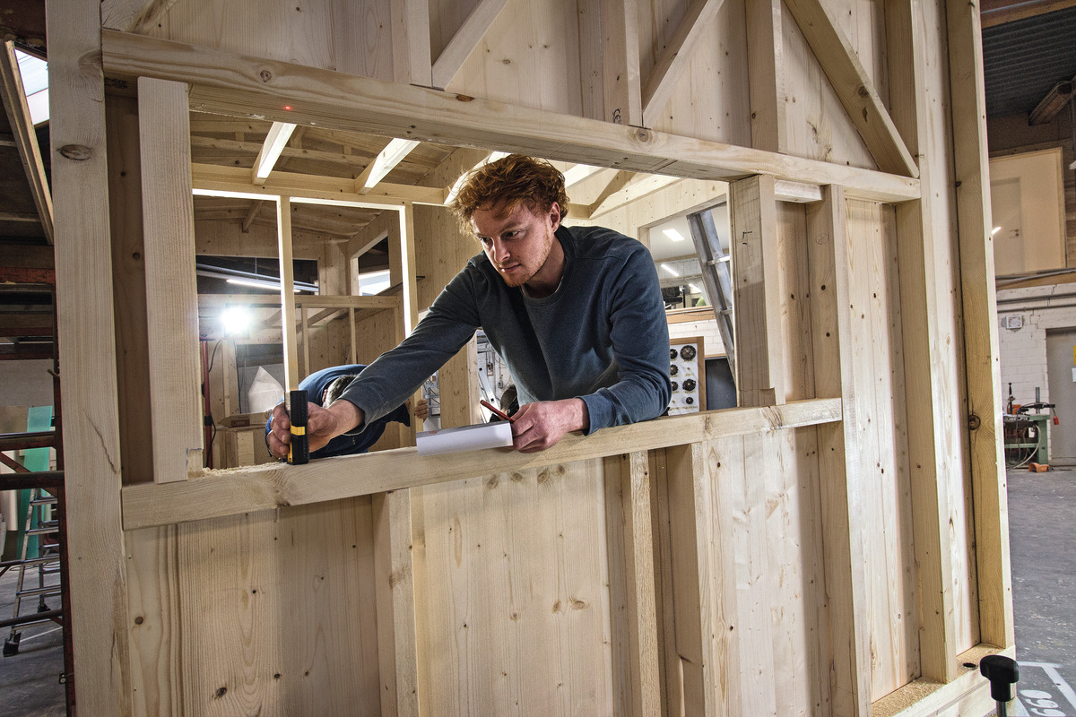 STABILA Laser-Entfernungsmesser LD 250 BT, Bluetooth Smart 4.0, max. Messbereich 50 m, 4 Messfunktionen (u. a. Fläche und Volumen), IP 54, inkl. Batterien (2x AAA)