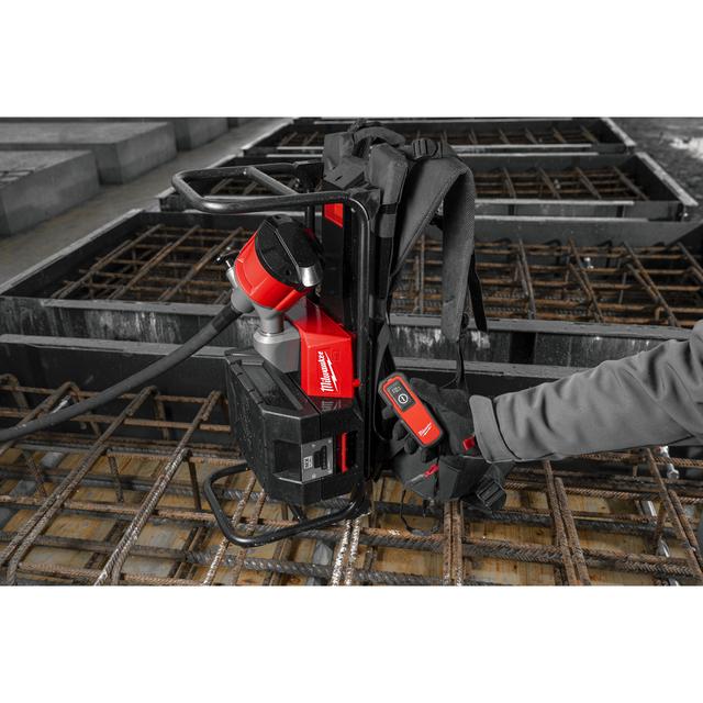 Milwaukee MXFCVBP-0 MX FUEL Akku-Rucksack-Betonverdichter