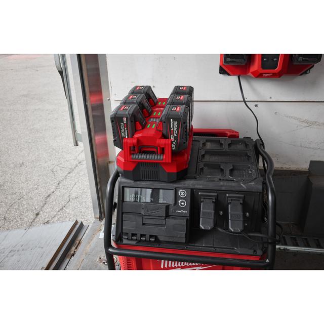 Milwaukee M18MPC6 PACKOUT Schnellladegerät