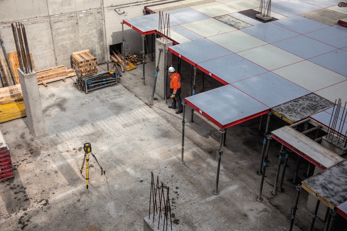 STABILA Rotationslaser LAR 350, 7-teil. Set, selbstnivellierend, manuelle 2-Achsen-Neigung, motorgesteuert, Fernbedienung mit Bewegungssteuerung, wasser- und staubdicht nach IP 65, inkl. Receiver