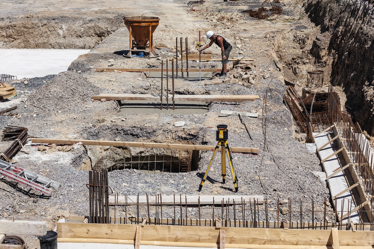 STABILA Rotationslaser LAR 300, 3-teiliges Set, selbstnivellierend, vollautomatisch und motorgesteuert, wasser- und staubdicht nach IP 65, inkl. Receiver und Tragekoffer