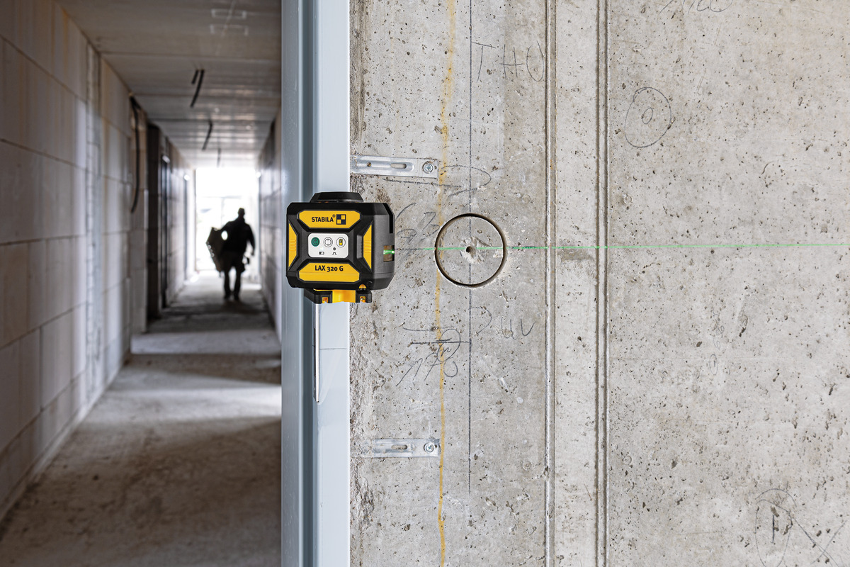 STABILA Kreuzlinienlaser grün LAX 320 G, selbstnivellierend, mit Lotpunkten, max. Reichweite: 30 m, Set inkl. Laserbasis, Wandhalterung, Zielplatte, Gürteltasche, Batterien (3 x AA)