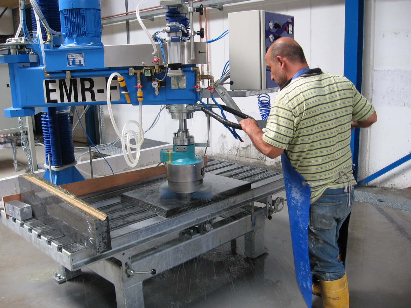 Gelenkarmschleifmaschine | EURO MASIV | EMR