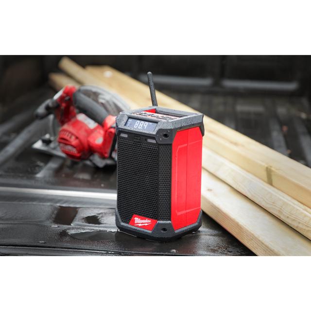 Milwaukee M12RCDAB+-0  M12 Netz-/Akku-Radio mit Ladefunktion