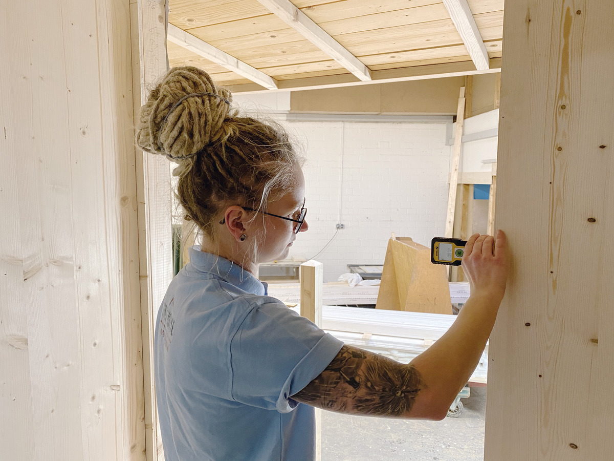 STABILA Laser-Entfernungsmesser LD 220, max. Messbereich 30 m, 4 Messfunktionen (u. a. Fläche und Volumen), IP 54, inkl. Batterien (2 x AAA)