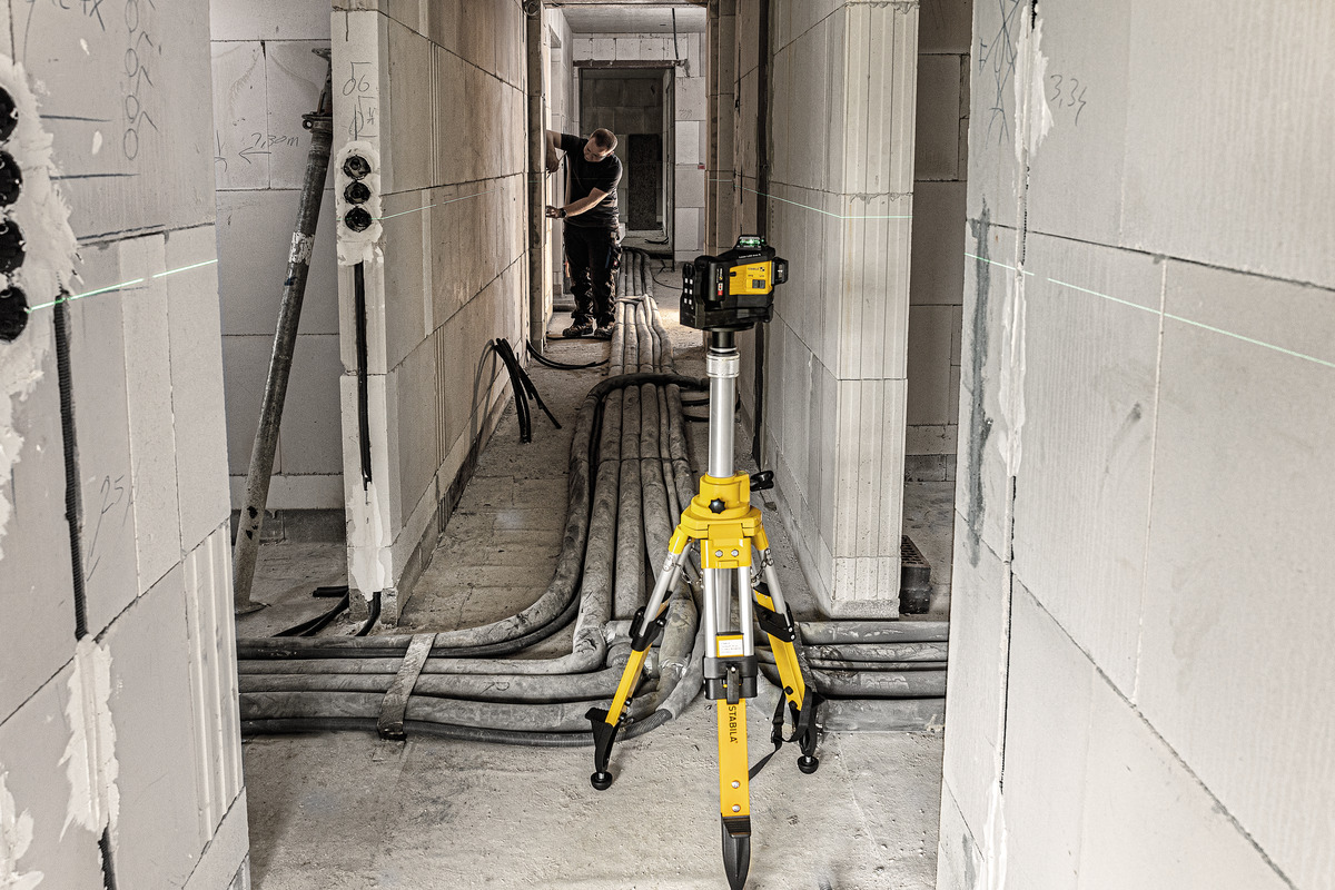 STABILA 12-V-System Kreuzlinienlaser LAX 600 G, selbstnivellierend, 3 x 360° grüne Laserlinien, max. Reichweite: 40 m, Tragekoffer, Universal- und Wandhalterung (ohne Akku und Ladegerät)