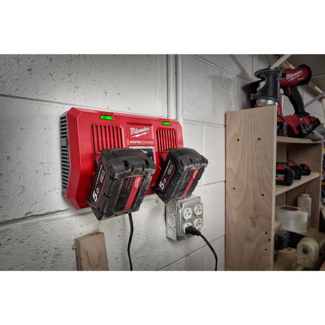Milwaukee M18 DFC Doppel-Schnellladegerät
