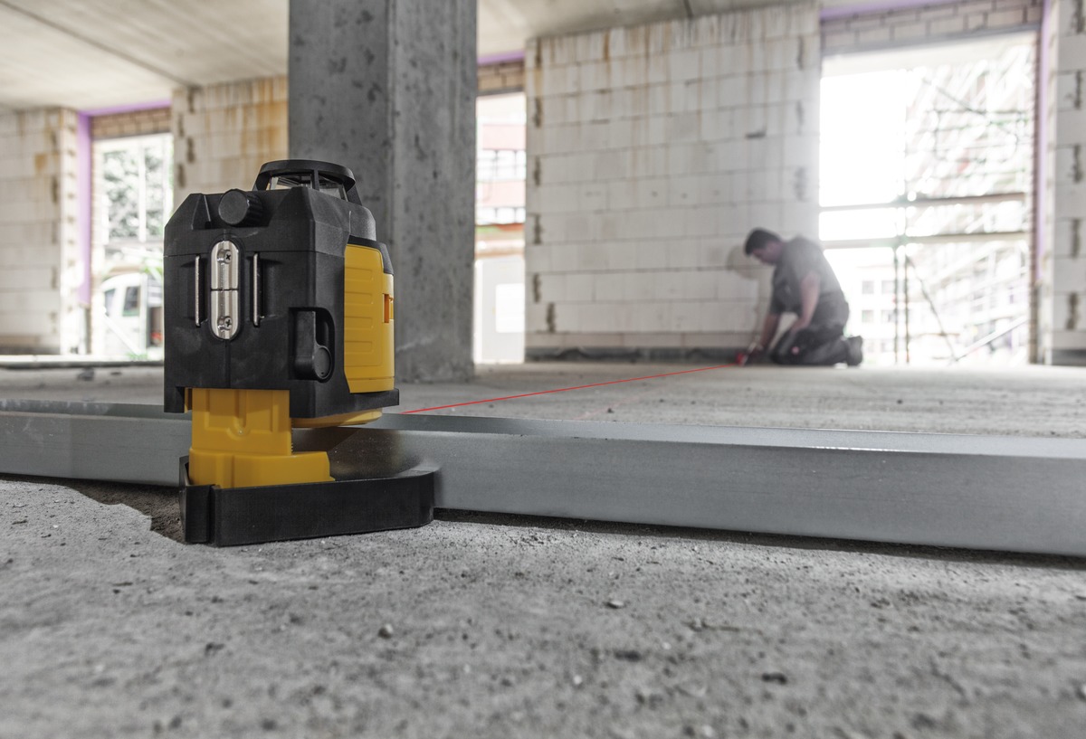 STABILA Kreuzlinienlaser LAX 400, selbstnivellierend, 360°-Horizontal-Linie, 2 Vertikal-Linien, Lotfunktion, Reichweite (sichtbare Linie): 20 m, Laser-Teleskopstütze, Tragekoffer