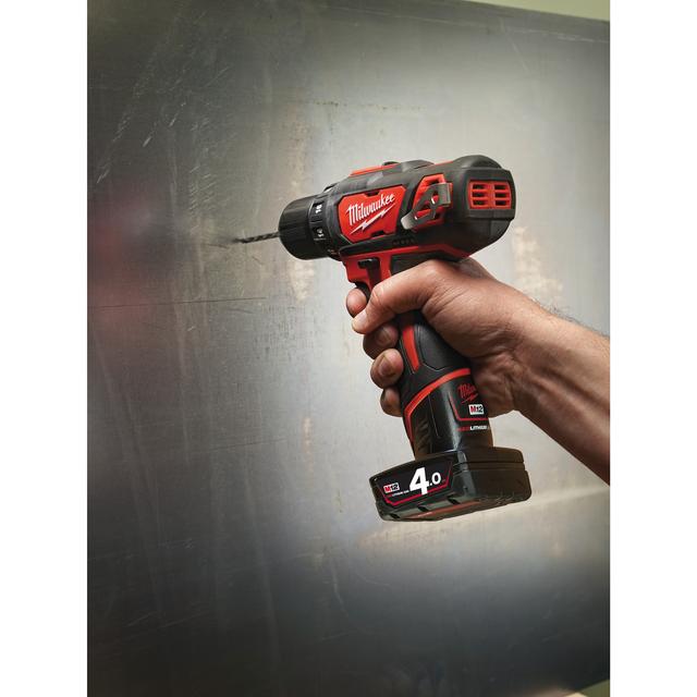 Milwaukee M12BDD-202C AKKU-SCHRAUBER