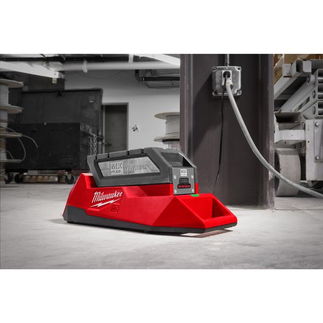 Milwaukee MXF Schnellladegerät