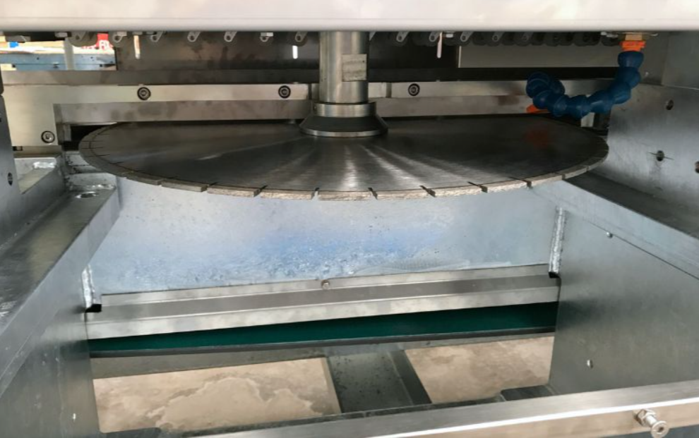 Maincer Schneidmaschine für Klinker-Riemchen und -Eckwinkel MCN-700/2L