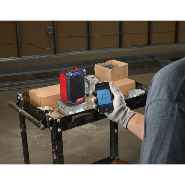 Milwaukee M12RCDAB+-0  M12 Netz-/Akku-Radio mit Ladefunktion