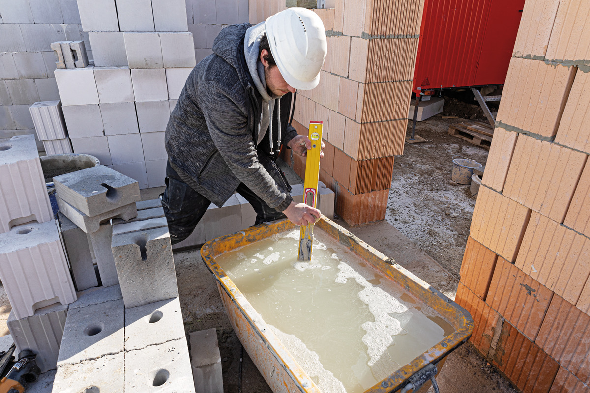 STABILA Digitale Wasserwaage TECH 196 DL, 23 cm, wasser- und staubdicht nach IP 67, 2 Digital-Displays, kalibrationsfrei, Anzeige-Modi: °, %, mm/m, in/ft, Tasche