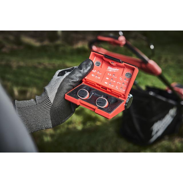 Milwaukee L4RLEPB-301 USB Bluetooth Gehörschutz inkl. L4B3 RED LITHIUM Akku u. Ladekabel