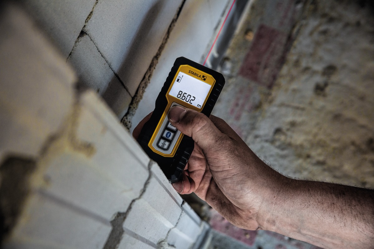 STABILA Laser-Entfernungsmesser LD 250 BT, Bluetooth Smart 4.0, max. Messbereich 50 m, 4 Messfunktionen (u. a. Fläche und Volumen), IP 54, inkl. Batterien (2x AAA)