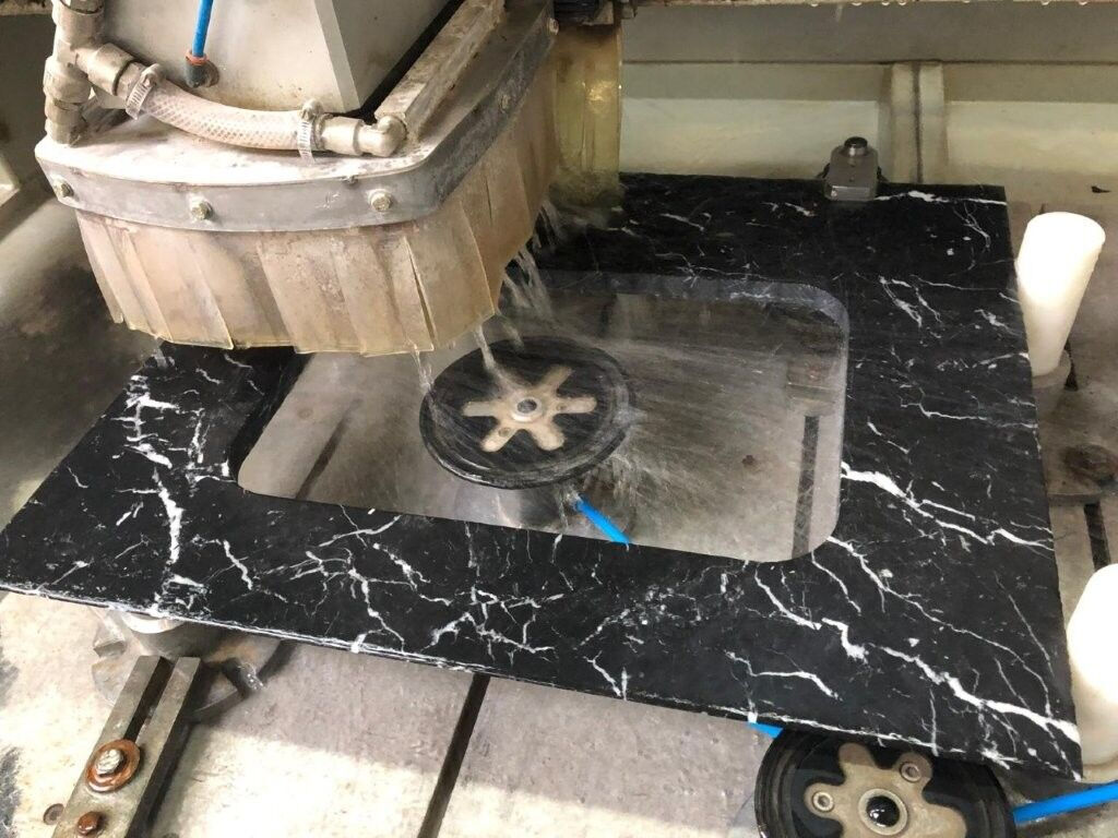 Kompaktes CNC-Bearbeitungszentrum DENVER JOB