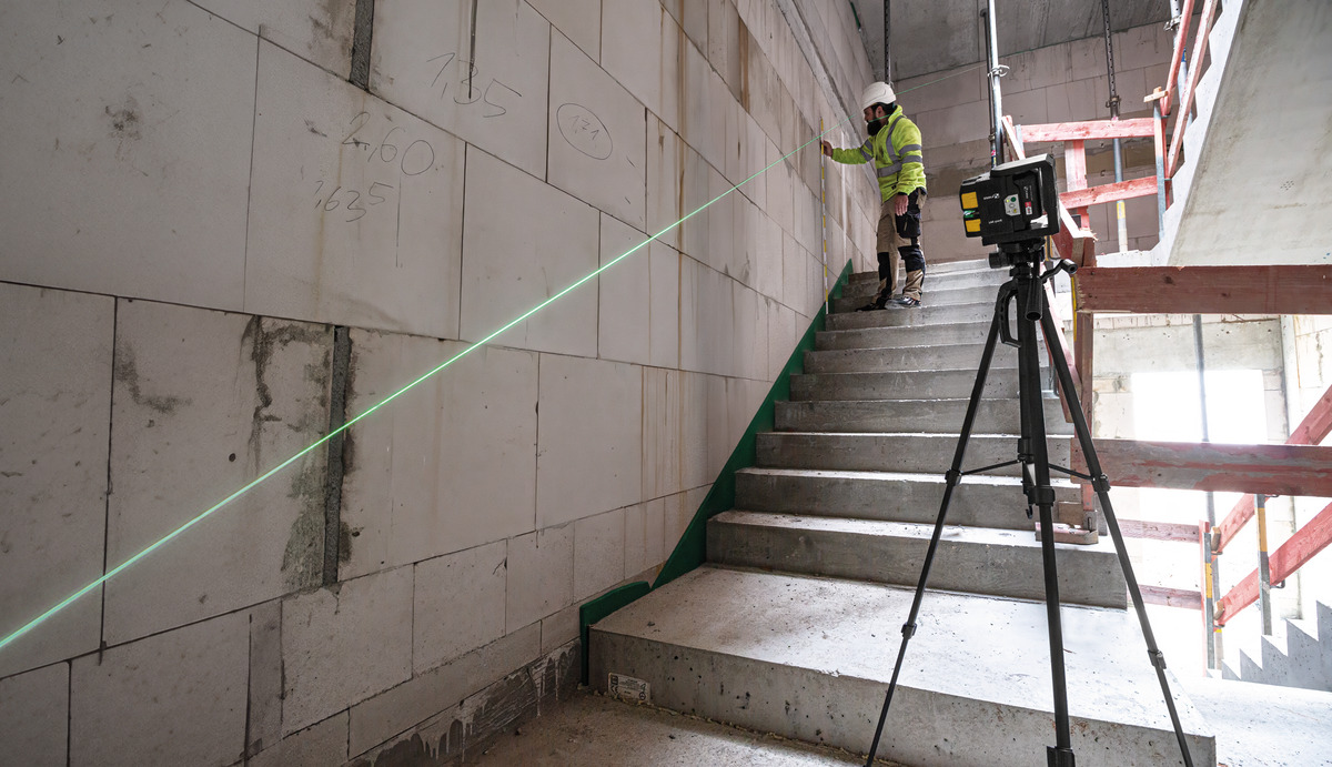 STABILA 12-V-System Kreuzlinienlaser grün LAX 500 G, selbstnivellierend, mit Lotpunkten, max. Reichweite: 40 m, CAS-Akku und CAS-Ladegerät (EU), Laserbasis, Wandhalterung, Zielplatte, Tragekoffer