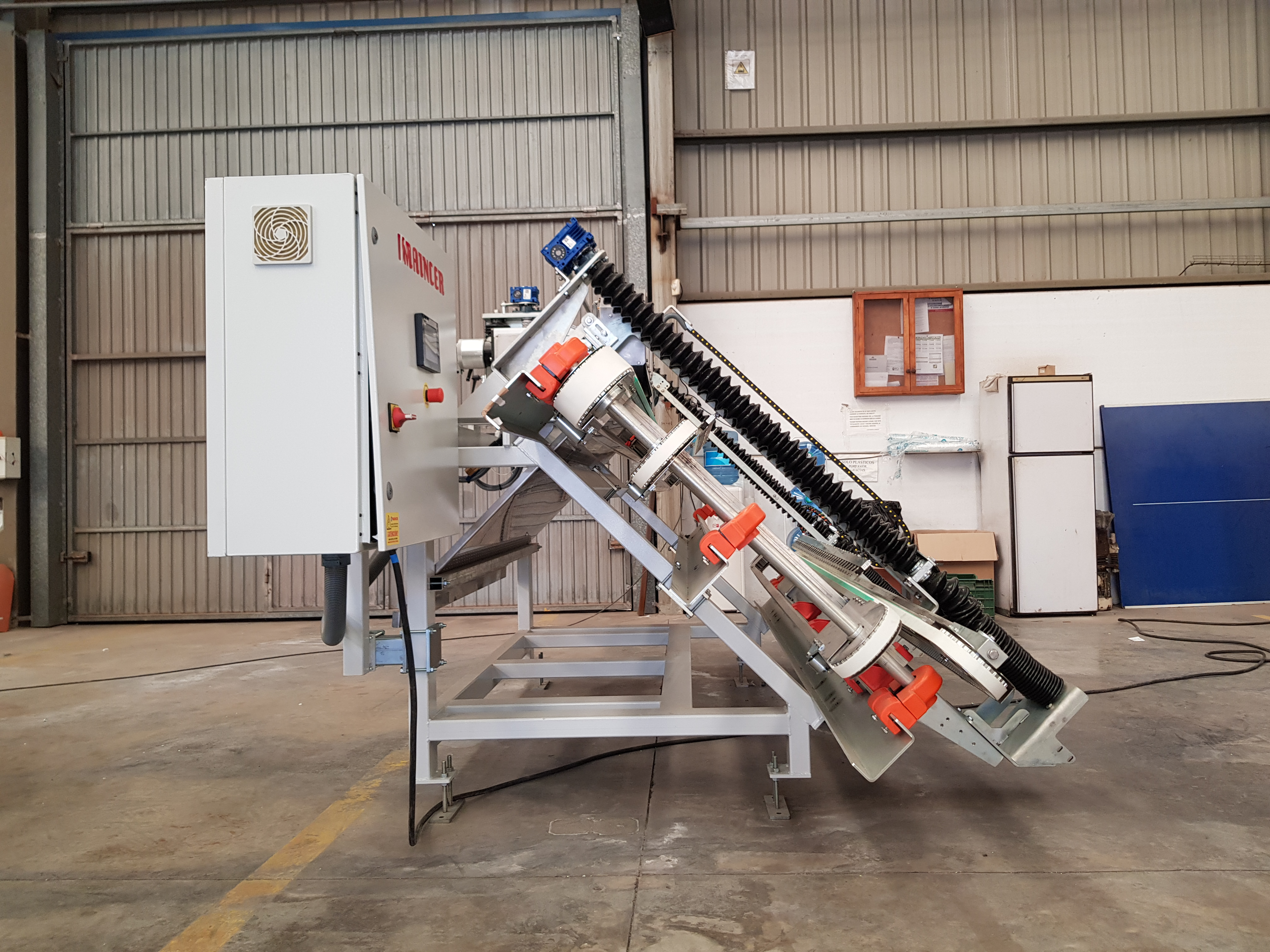 Maincer Vertikal-Gehrungsmaschine für Großformate MIP 1200