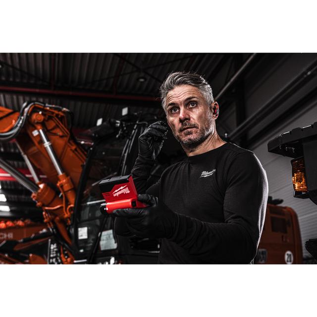 Milwaukee L4RLEPB-301 USB Bluetooth Gehörschutz inkl. L4B3 RED LITHIUM Akku u. Ladekabel