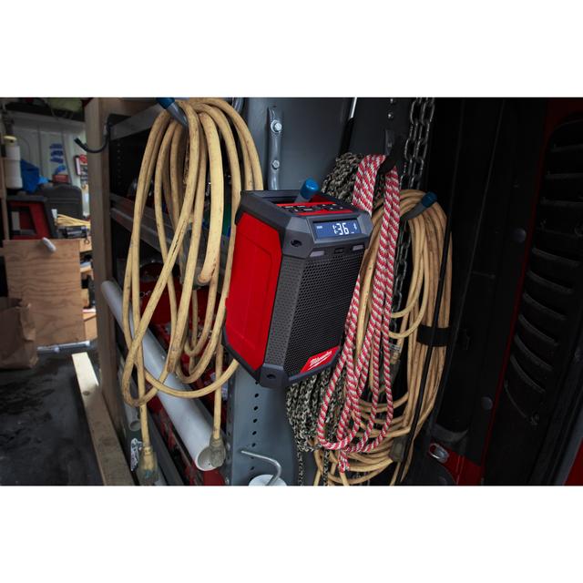 Milwaukee M12RCDAB+-0  M12 Netz-/Akku-Radio mit Ladefunktion