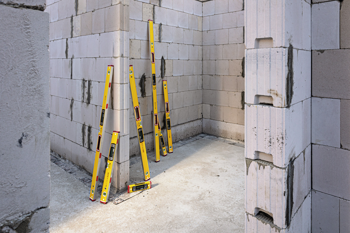 STABILA Digitale Wasserwaage TECH 196 DL, 23 cm, wasser- und staubdicht nach IP 67, 2 Digital-Displays, kalibrationsfrei, Anzeige-Modi: °, %, mm/m, in/ft, Tasche