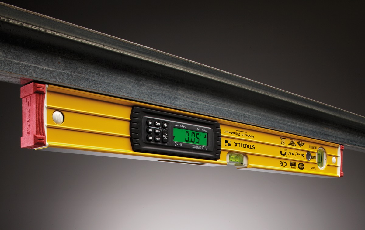 STABILA Elektronische Magnet-Wasserwaage TECH 196 M, 61 cm, 2 Digital-Displays, Messbereich: 0° – 360° (4 x 90°), Anzeige-Modi: °, %, mm/m, in/ft, Schutzklasse IP 65, Seltenerd-Magnetsystem, Tasche