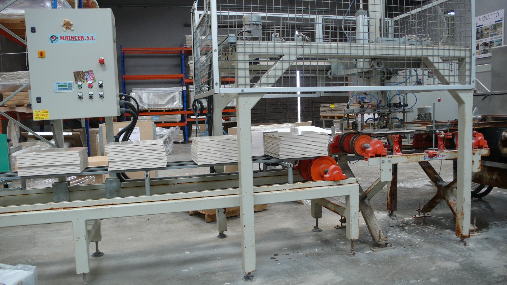 Maincer Roboter für automatische Materialzuführung