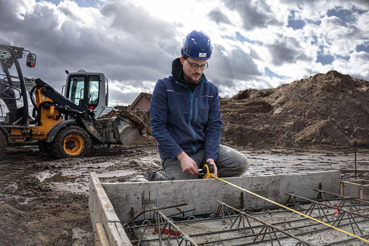 STABILA Kapselbandmaß LBM 2000 FIBREGLASS, 20 m, Glasfaser-Messband mit metrischer Skala und Knickschutz, Universalhaken, bruchsichere Kapsel, MID-Genauigkeit