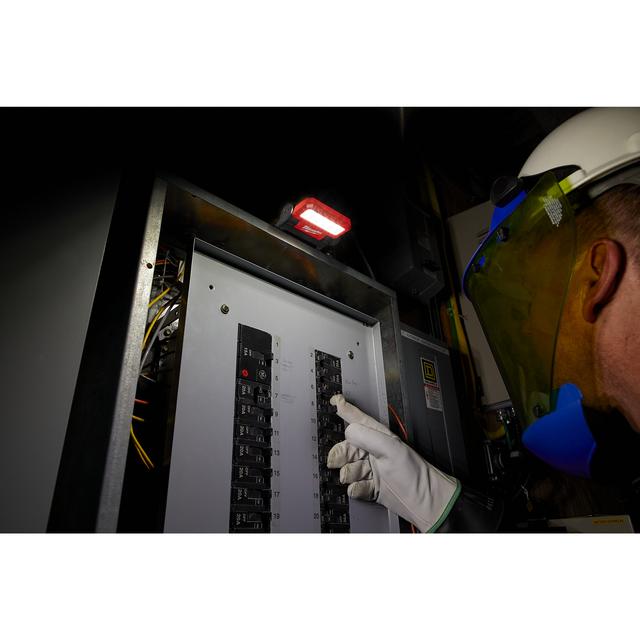 Milwaukee L4FFL-301 USB-Akku-Handleuchte