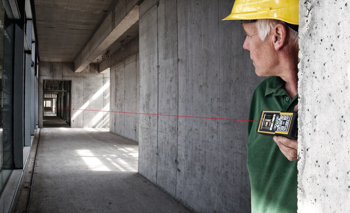 STABILA Laser-Entfernungsmesser LD 520, digitale Zielerfassung, Bluetooth Smart 4.0, max. Messbereich 200 m, 18 Funktionen (u. a. Neigungsmesser), IP 54, Tasche, Handschlaufe, inkl. Batterien (2 x AA)