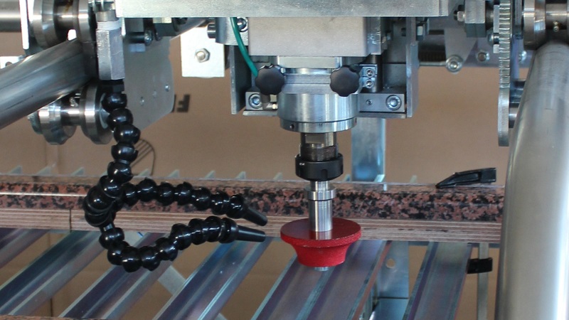 Achilli Handgeführtes Bearbeitungszentrum TOP