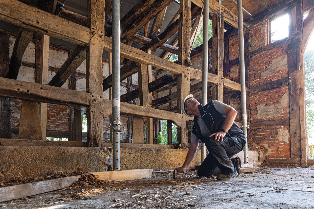 STABILA Laser-Entfernungsmesser LD 250 BT, Bluetooth Smart 4.0, max. Messbereich 50 m, 4 Messfunktionen (u. a. Fläche und Volumen), IP 54, inkl. Batterien (2x AAA)