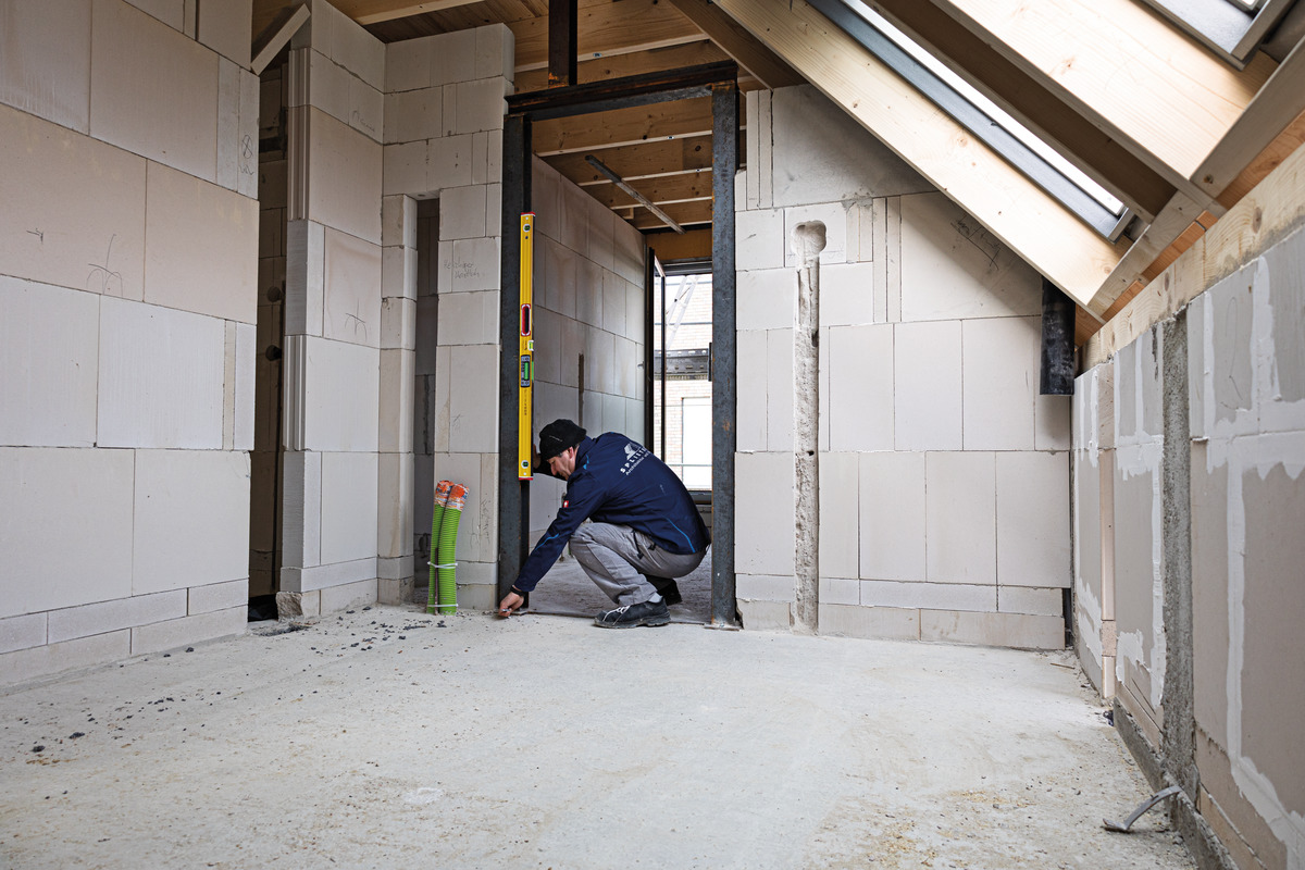 STABILA Digitale Wasserwaage TECH 196M DL, 61 cm, wasser- und staubdicht nach IP 67, 2 Digital-Displays, kalibrationsfrei, Anzeige-Modi: °, %, mm/m, in/ft, Magnetsystem, Tasche