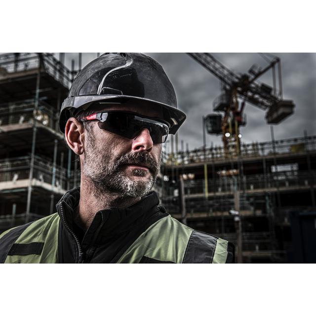 Milwaukee Schutzbrille getönt