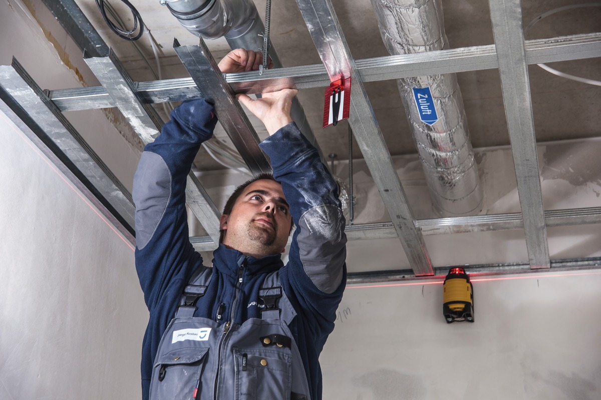 STABILA Kreuzlinienlaser LAX 400, selbstnivellierend, 360°-Horizontal-Linie, 2 Vertikal-Linien, Lotfunktion, Reichweite (sichtbare Linie): 20 m, Laser-Teleskopstütze, Tragekoffer