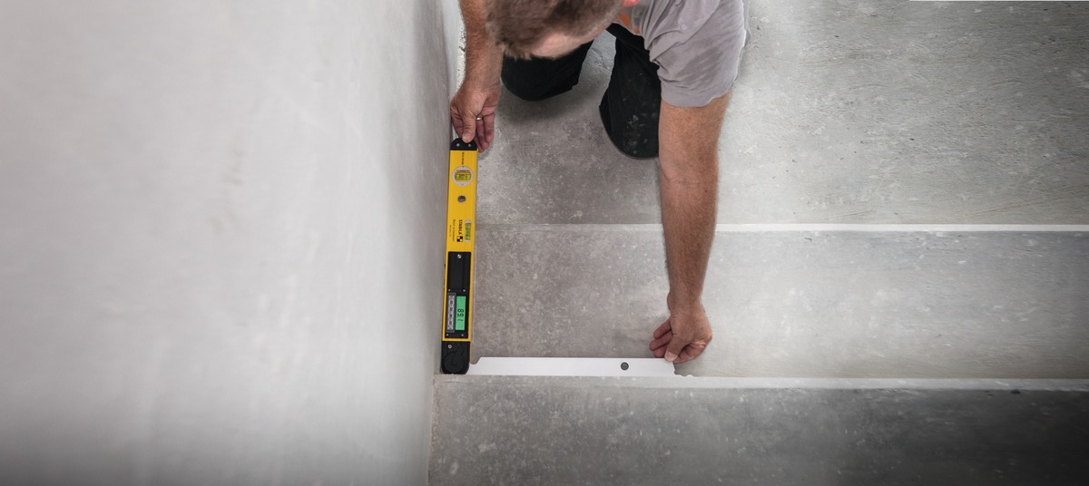 STABILA Elektronischer Winkelmesser TECH 700 DA, 45 cm, 1 Digital-Display, Messbereich: 0° – 270°, Anzeige-Modus: Grad, 1 Horizontal-Libelle, 1 Vertikal-Libelle, Schutzklasse IP 54, Tasche