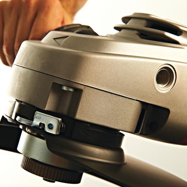 Milwaukee AG24-230EProTector/Totmannschalter Winkelschleifer mit Totmannschalter