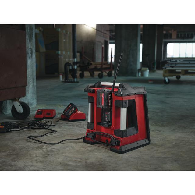 Milwaukee M18RC-0  M18 Netz-/Akku-Radio mit Ladefunktion