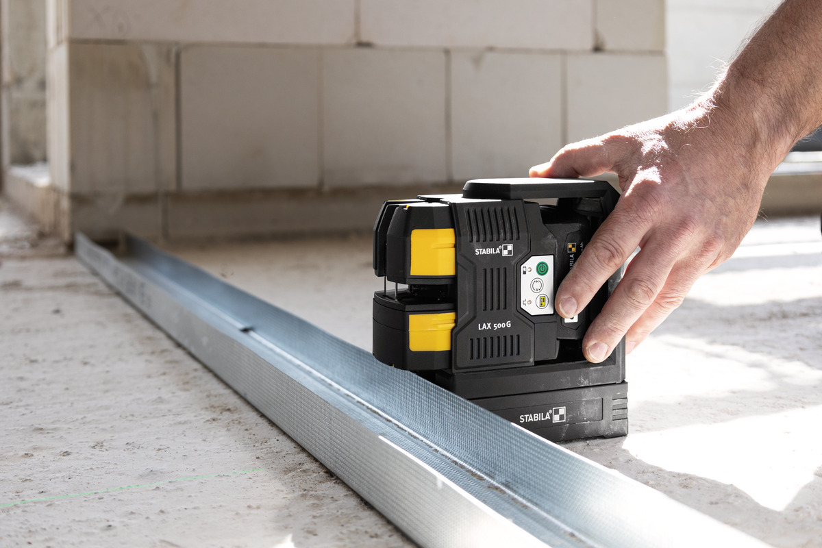 STABILA 12-V-System Kreuzlinienlaser grün LAX 500 G, selbstnivellierend, mit Lotpunkten, max. Reichweite: 40 m, CAS-Akku und CAS-Ladegerät (EU), Laserbasis, Wandhalterung, Zielplatte, Tragekoffer