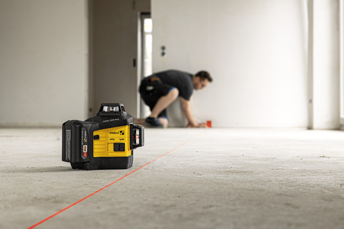 STABILA 12-V-System Kreuzlinienlaser LAX 600, selbstnivellierend, 3 x 360° rote Laserlinien, max. Reichweite: 30 m, CAS-Akku und -Ladegerät (EU), Universal- und Wandhalterung, Tragekoffer