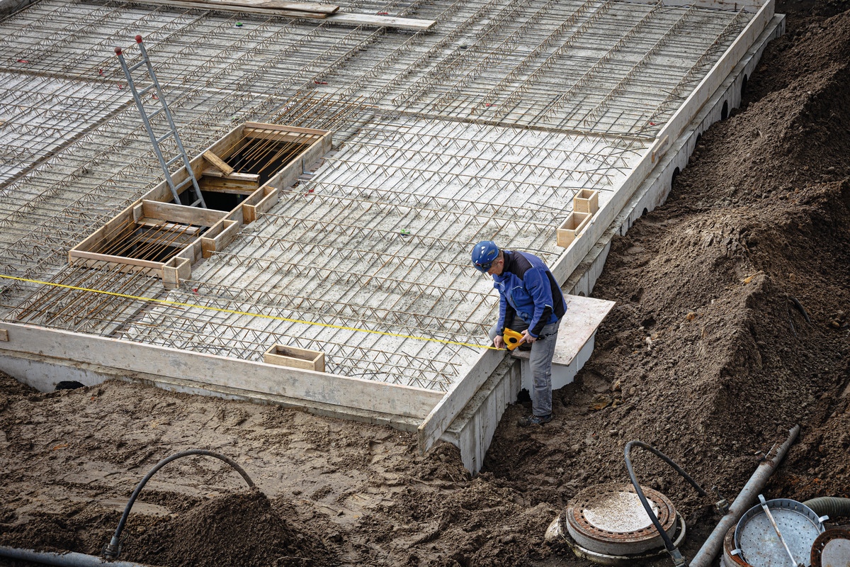 STABILA Rahmenbandmaß LBM 1000 STEEL, 30 m, Stahl-Messband mit metrischer Skala und NYLON-WRAP-Ummantelung, Universalhaken, bruchsicherer Rahmen, MID-Genauigkeit