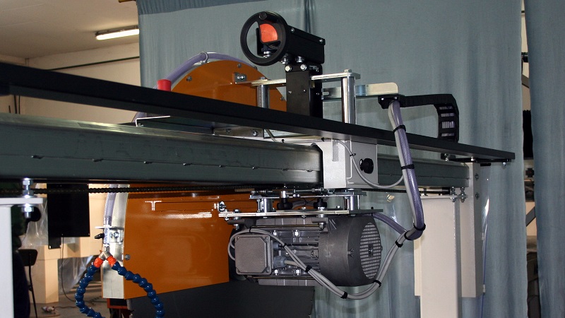 Achilli Kompakte Blocksäge ADR-XL-750 mit starrer Brücke