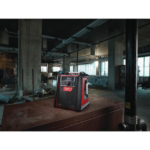 Milwaukee M18RC-0  M18 Netz-/Akku-Radio mit Ladefunktion