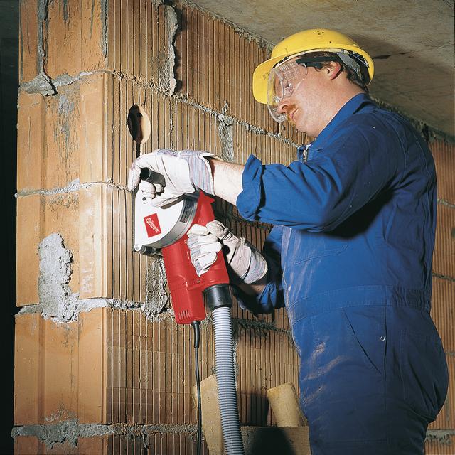 Milwaukee WCE30 Mauernutfräse