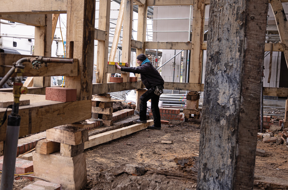 STABILA Digitale Wasserwaage TECH 196 DL, 23 cm, wasser- und staubdicht nach IP 67, 2 Digital-Displays, kalibrationsfrei, Anzeige-Modi: °, %, mm/m, in/ft, Tasche